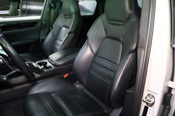 Porsche Cayenne Coupé 3.0 E-Hybrid KRIJT NAVI CAMERA TREKHAAK CARPLAY "20