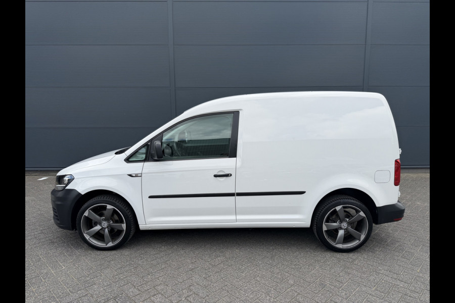 Volkswagen Caddy 2.0 TDI L1H1 Business (Trekhaak - Lichtmetalen velgen - Airco - Zijschuifdeur - Houten vloer - Lat om Lat - Ramen in achterdeur