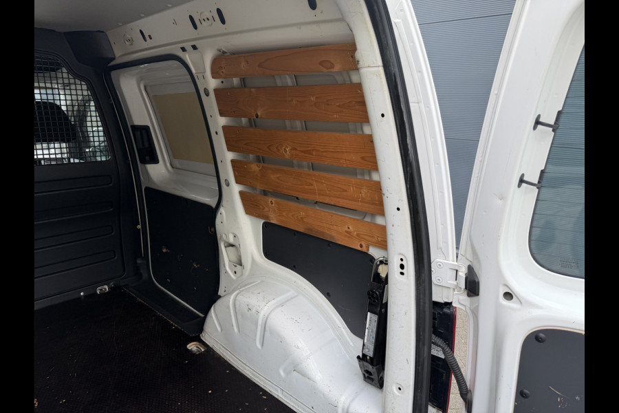 Volkswagen Caddy 2.0 TDI L1H1 Business (Trekhaak - Lichtmetalen velgen - Airco - Zijschuifdeur - Houten vloer - Lat om Lat - Ramen in achterdeur