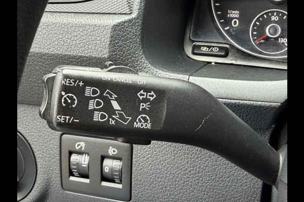 Volkswagen Caddy 2.0 TDI L1H1 Business (Trekhaak - Lichtmetalen velgen - Airco - Zijschuifdeur - Houten vloer - Lat om Lat - Ramen in achterdeur