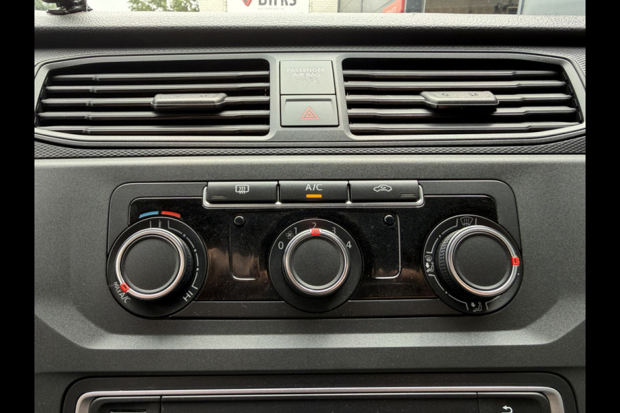 Volkswagen Caddy 2.0 TDI L1H1 Business (Trekhaak - Lichtmetalen velgen - Airco - Zijschuifdeur - Houten vloer - Lat om Lat - Ramen in achterdeur