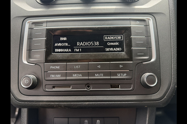 Volkswagen Caddy 2.0 TDI L1H1 Business (Trekhaak - Lichtmetalen velgen - Airco - Zijschuifdeur - Houten vloer - Lat om Lat - Ramen in achterdeur