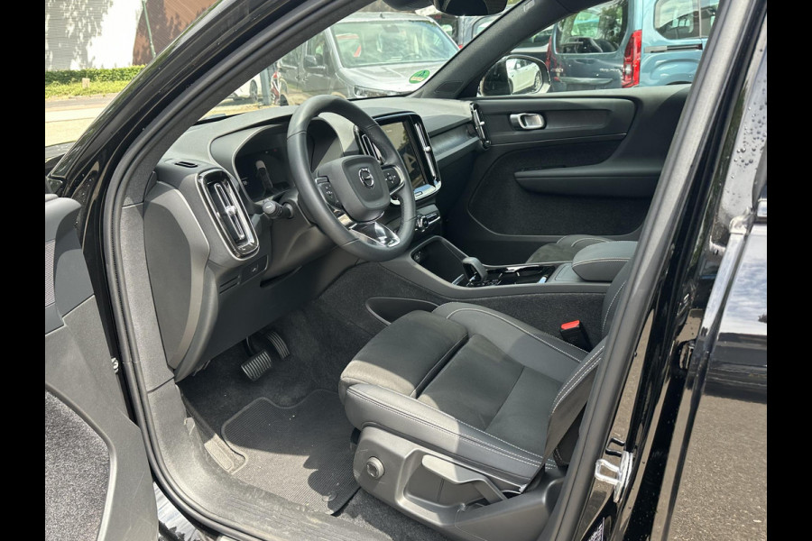 Volvo C40 Recharge Core 69 kWh SOH 91% | CLIMATE PACK | 3 FASE | ACHTERUIT RIJ CAMERA | ELEK. ACHTERKLEP | CRUISE CONTROL | PANO | 12 MND BOVAG GARANTIE | KEYLESS | DODE HOEK |