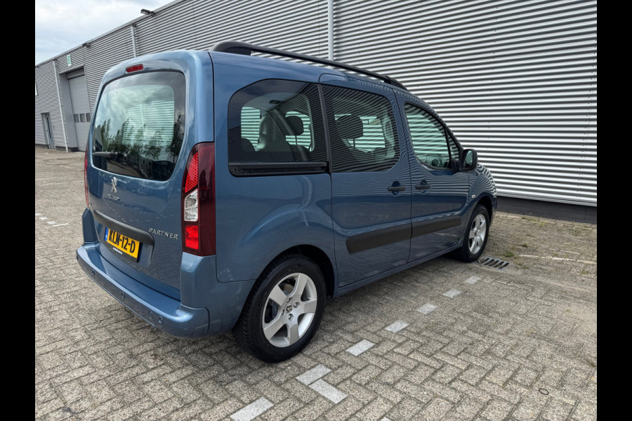 Peugeot Partner Tepee 1.2 PureTech Allure,Parkeersensoren,cruisecontrol,trekhaak,Navigatie/bluetooth,