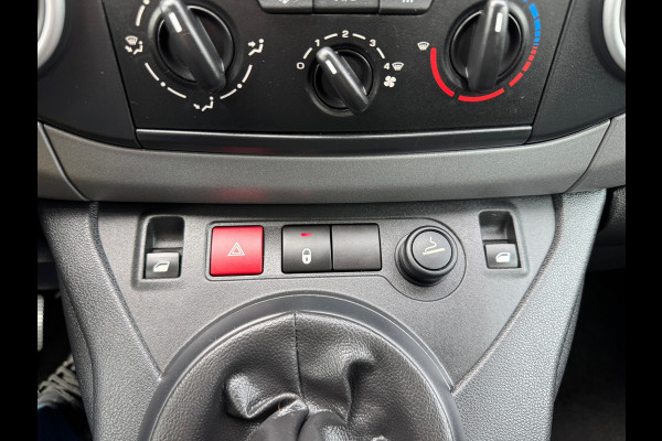 Peugeot Partner Tepee 1.2 PureTech Allure,Parkeersensoren,cruisecontrol,trekhaak,Navigatie/bluetooth,