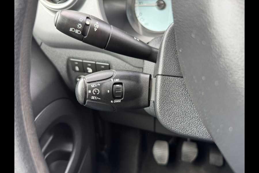 Peugeot Partner Tepee 1.2 PureTech Allure,Parkeersensoren,cruisecontrol,trekhaak,Navigatie/bluetooth,