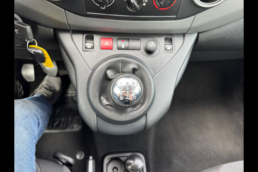Peugeot Partner Tepee 1.2 PureTech Allure,Parkeersensoren,cruisecontrol,trekhaak,Navigatie/bluetooth,