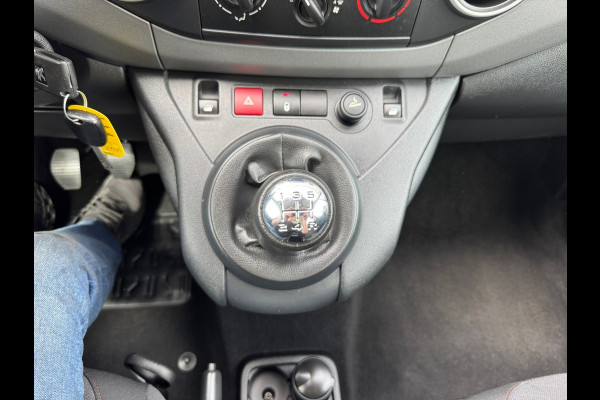 Peugeot Partner Tepee 1.2 PureTech Allure,Parkeersensoren,cruisecontrol,trekhaak,Navigatie/bluetooth,