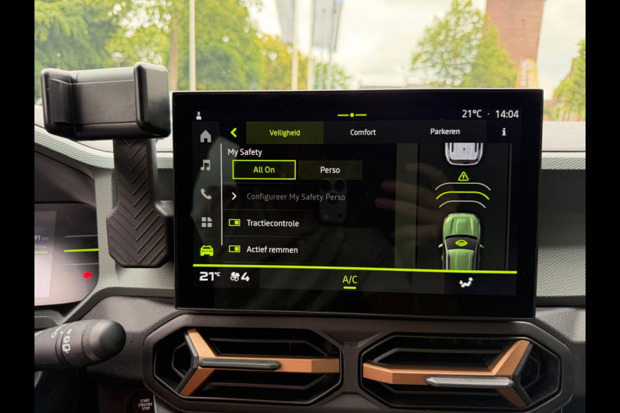 Dacia Duster 1.6 Hybrid 140 Extreme CarPlay / Camera / P-sensoren V&A / LM 18''