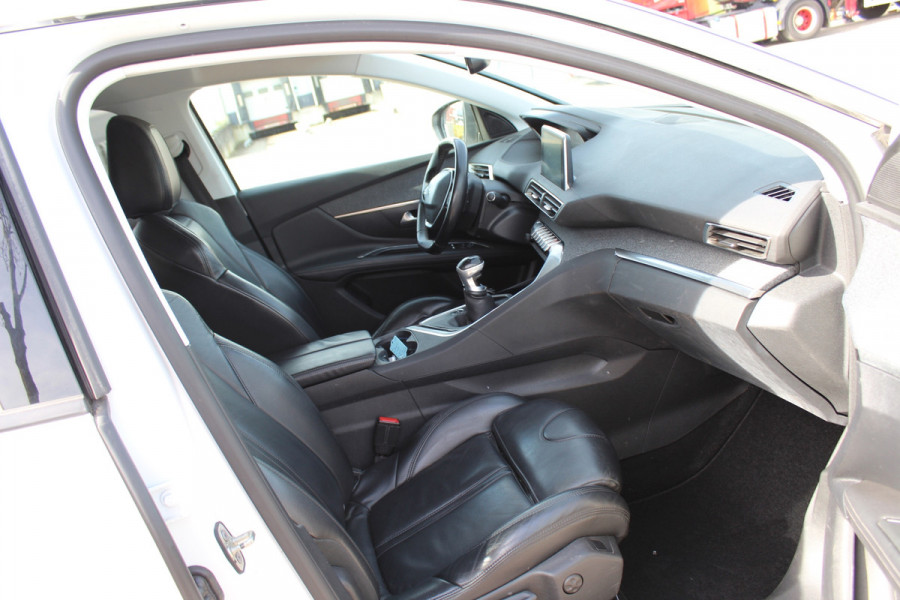Peugeot 3008 1.2 PureTech Blue Lease Premium leder goed onderhouden distr rec afn trekhaak camera