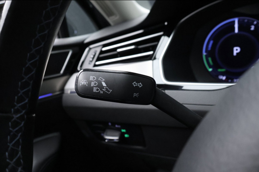 Volkswagen Passat Variant 1.4 TSI GTE Highline Sport (SCHUIFDAK,APPLE CARPLAY,LED,CAMERA,STOELVERWARMING,CLIMATE,CRUISE,LM VELGEN