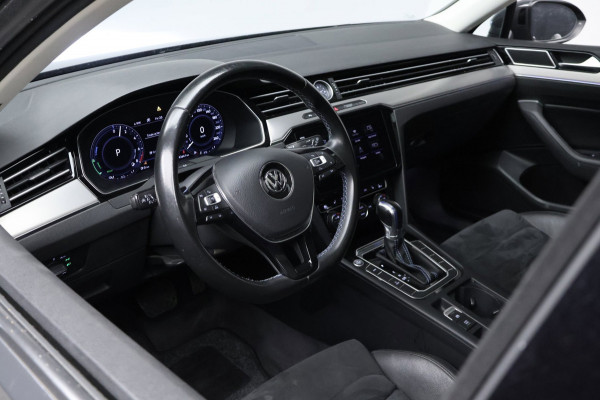 Volkswagen Passat Variant 1.4 TSI GTE Highline Sport (SCHUIFDAK,APPLE CARPLAY,LED,CAMERA,STOELVERWARMING,CLIMATE,CRUISE,LM VELGEN
