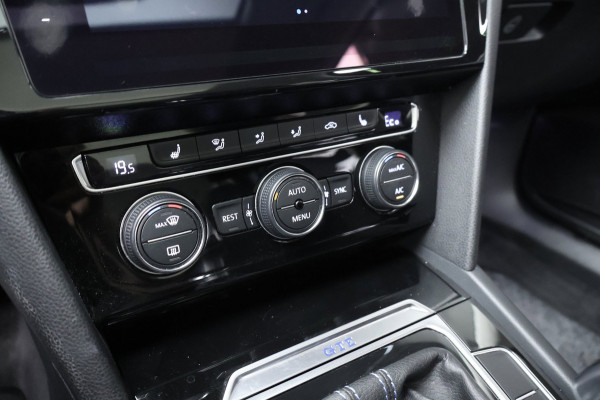 Volkswagen Passat Variant 1.4 TSI GTE Highline Sport (SCHUIFDAK,APPLE CARPLAY,LED,CAMERA,STOELVERWARMING,CLIMATE,CRUISE,LM VELGEN
