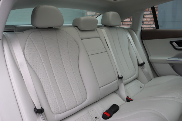 Mercedes-Benz EQE 350+ Launch Edition Luxury Line 91 kWh | Distronic | Panoramadak | Memory | Leder | Camera | HUD | Keyless Go | Verwarmd Stuurwiel | High Perf. LED |