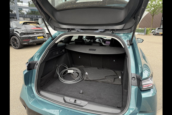 Peugeot 308 SW 1.6 Plug-in Hybrid 180 Allure PHEV | VAN: 26.900,- VOOR: 24.877,- UW WKVOORDEEL: 2.023,- | STOELVERWARMING| DEALER ONDERHOUDEN| DODE HOEK SENSOR| ACHTERUITRIJCAMERA| RIJKLAARPRIJS INCL. 12 MND BOVAG GARANTIE|