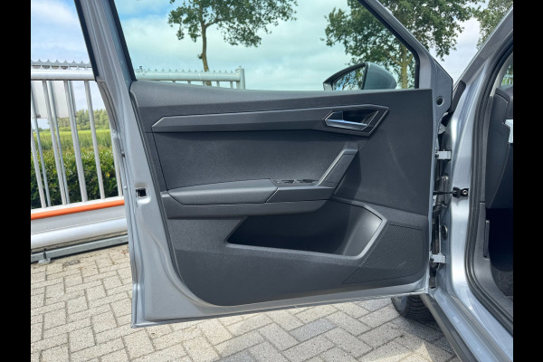 Seat Arona 1.0 TSI Style Business Connect 4-SEIZOENBAND / STOELVERWARMING / PDC / CARPLAY
