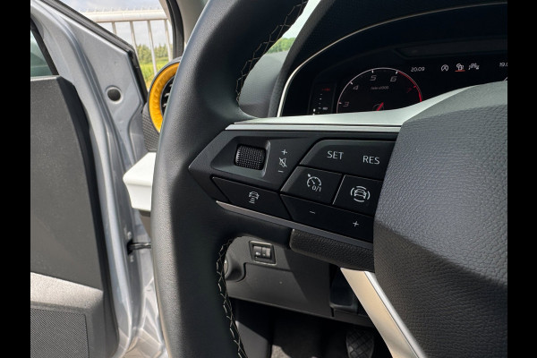 Seat Arona 1.0 TSI Style Business Connect 4-SEIZOENBAND / STOELVERWARMING / PDC / CARPLAY