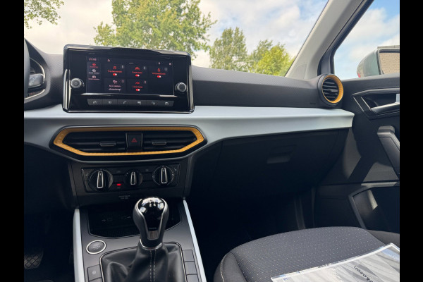 Seat Arona 1.0 TSI Style Business Connect 4-SEIZOENBAND / STOELVERWARMING / PDC / CARPLAY