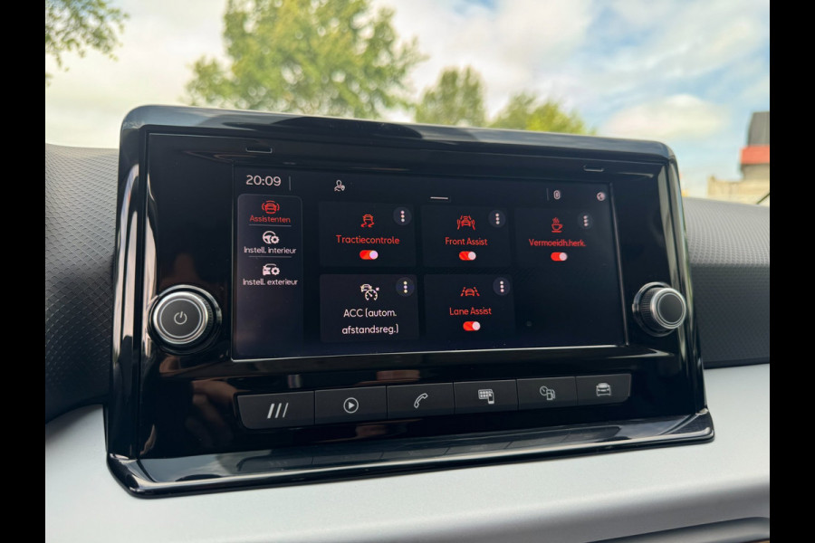 Seat Arona 1.0 TSI Style Business Connect 4-SEIZOENBAND / STOELVERWARMING / PDC / CARPLAY