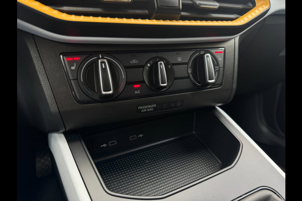 Seat Arona 1.0 TSI Style Business Connect 4-SEIZOENBAND / STOELVERWARMING / PDC / CARPLAY
