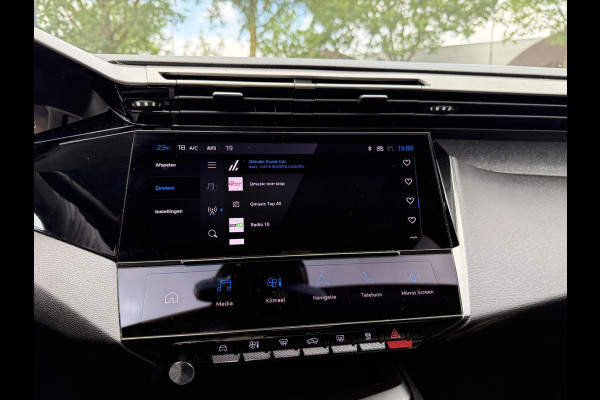 Peugeot 308 SW 1.6 Plug-in Hybrid 180 Allure PHEV | VAN: 26.900,- VOOR: 24.877,- UW WKVOORDEEL: 2.023,- | STOELVERWARMING| DEALER ONDERHOUDEN| DODE HOEK SENSOR| ACHTERUITRIJCAMERA| RIJKLAARPRIJS INCL. 12 MND BOVAG GARANTIE|