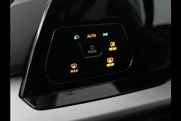 Volkswagen Golf Variant 1.0 eTSI Life | Automaat | Carplay | Memory seats | Adaptive Cruise | Parkeersensoren | Navigatie | DAB | LM | LED | Climate control