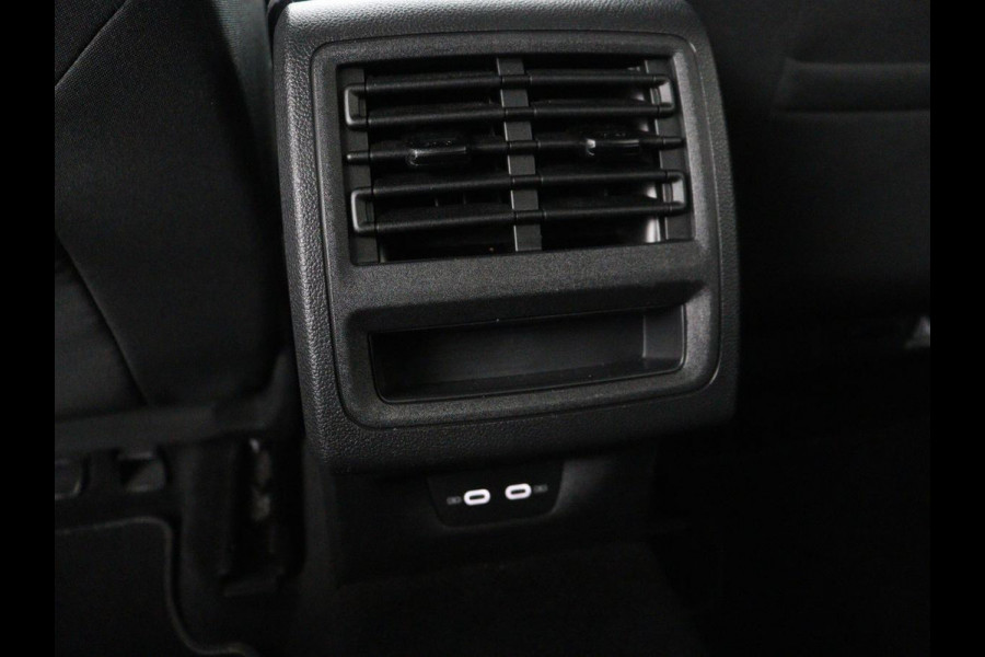 Volkswagen Golf Variant 1.0 eTSI Life | Automaat | Carplay | Memory seats | Adaptive Cruise | Parkeersensoren | Navigatie | DAB | LM | LED | Climate control