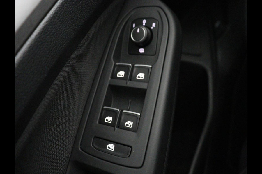 Volkswagen Golf Variant 1.0 eTSI Life | Automaat | Carplay | Memory seats | Adaptive Cruise | Parkeersensoren | Navigatie | DAB | LM | LED | Climate control