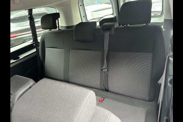 Peugeot e-Expert Standard 75 kWh SOH 97% |9 ZITPLAATSEN PRIJS INCL. BTW | ACHTERUITRIJCAMERA| FABRIEKSGARANTIE PEUGEOT| NAVIGATIE| SCHUIFDEUREN LINKS + RECHTS| CARPLAY|