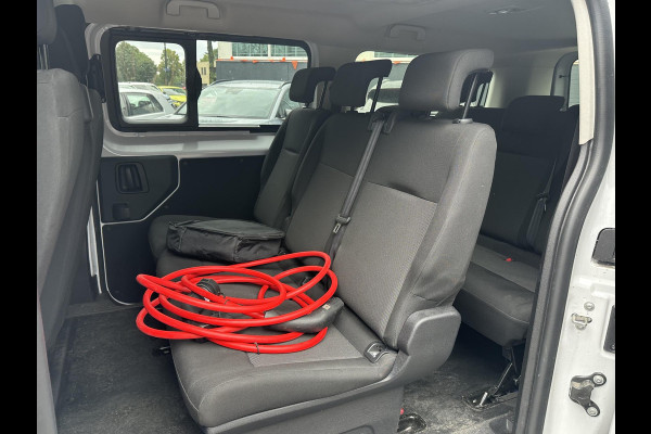 Peugeot e-Expert Standard 75 kWh SOH 97% |9 ZITPLAATSEN PRIJS INCL. BTW | ACHTERUITRIJCAMERA| FABRIEKSGARANTIE PEUGEOT| NAVIGATIE| SCHUIFDEUREN LINKS + RECHTS| CARPLAY|