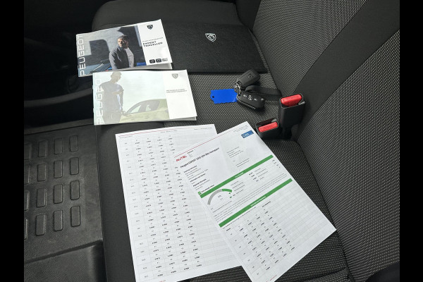 Peugeot e-Expert Standard 75 kWh SOH 97% |9 ZITPLAATSEN PRIJS INCL. BTW | ACHTERUITRIJCAMERA| FABRIEKSGARANTIE PEUGEOT| NAVIGATIE| SCHUIFDEUREN LINKS + RECHTS| CARPLAY|