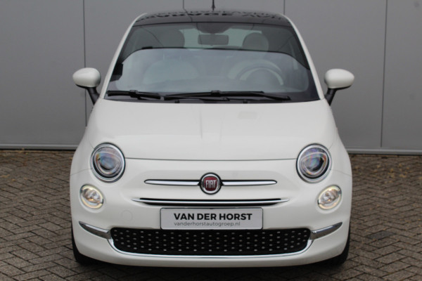 Fiat 500 1.0-70pk Mild-Hybrid 'Dolcevita'. 'Het goede leven' dat is het bezit van en het rijden in deze bloedmooie Italiaan ! Panoramadak, Autm. airco, Cruise Control, Navigatie by AppleCarplay/Android auto, Bluetooth telefoonvoorb., pdc achter etc.