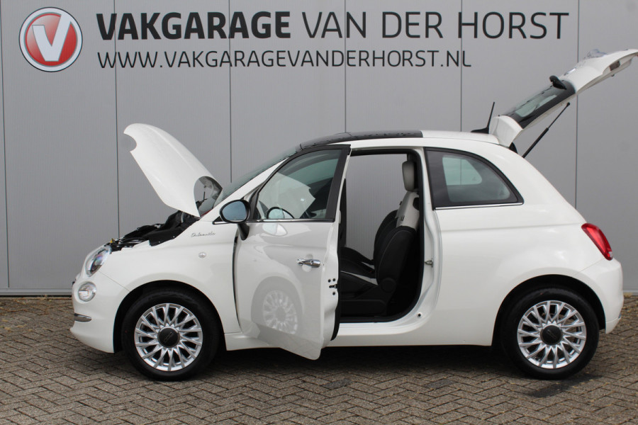 Fiat 500 1.0-70pk Mild-Hybrid 'Dolcevita'. 'Het goede leven' dat is het bezit van en het rijden in deze bloedmooie Italiaan ! Panoramadak, Autm. airco, Cruise Control, Navigatie by AppleCarplay/Android auto, Bluetooth telefoonvoorb., pdc achter etc.