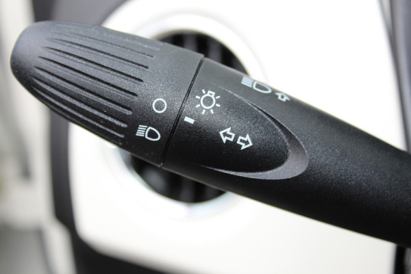 Fiat 500 1.0-70pk Mild-Hybrid 'Dolcevita'. 'Het goede leven' dat is het bezit van en het rijden in deze bloedmooie Italiaan ! Panoramadak, Autm. airco, Cruise Control, Navigatie by AppleCarplay/Android auto, Bluetooth telefoonvoorb., pdc achter etc.