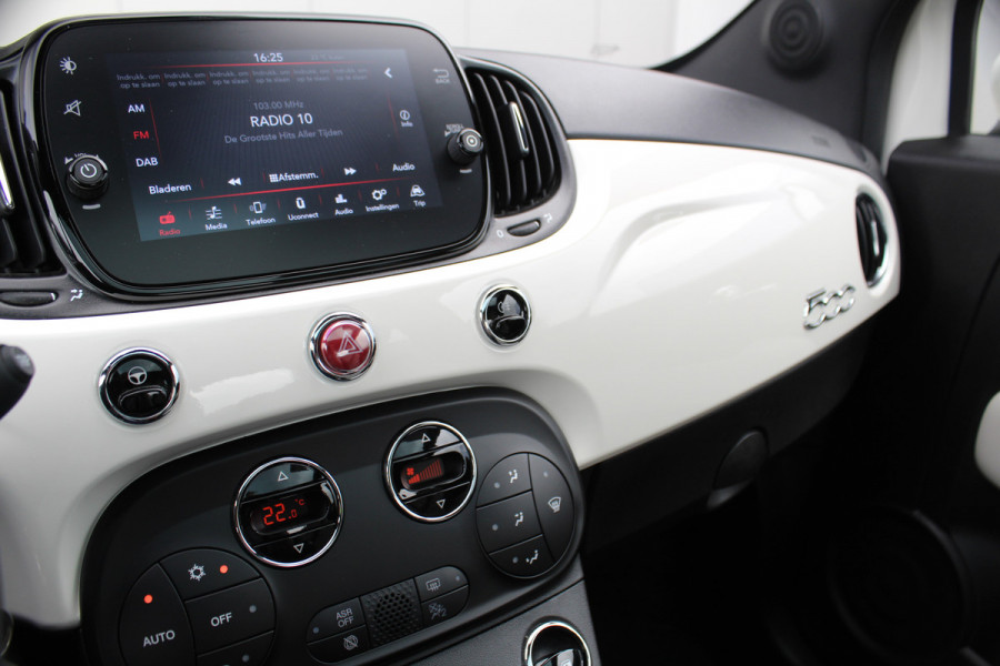 Fiat 500 1.0-70pk Mild-Hybrid 'Dolcevita'. 'Het goede leven' dat is het bezit van en het rijden in deze bloedmooie Italiaan ! Panoramadak, Autm. airco, Cruise Control, Navigatie by AppleCarplay/Android auto, Bluetooth telefoonvoorb., pdc achter etc.