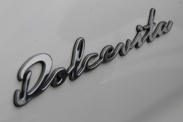 Fiat 500 1.0-70pk Mild-Hybrid 'Dolcevita'. 'Het goede leven' dat is het bezit van en het rijden in deze bloedmooie Italiaan ! Panoramadak, Autm. airco, Cruise Control, Navigatie by AppleCarplay/Android auto, Bluetooth telefoonvoorb., pdc achter etc.