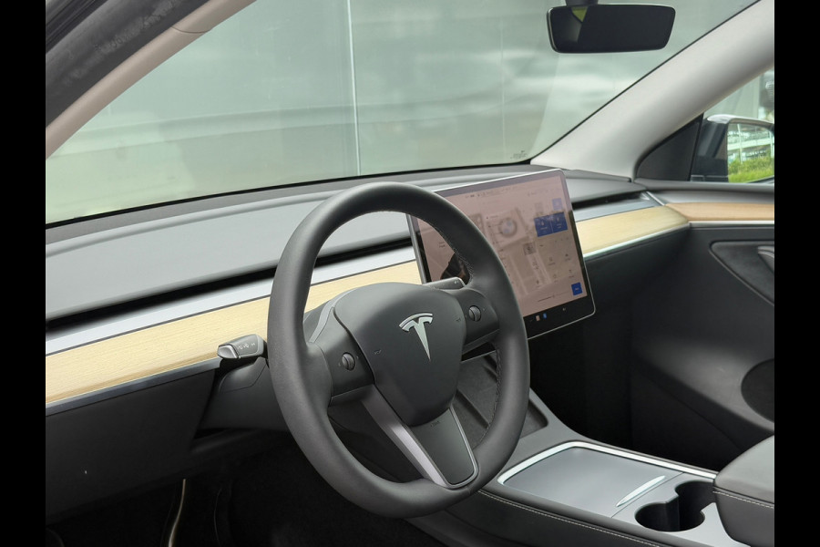 Tesla Model Y RWD 58 kWh 98% SOH LFP Autopilot Dealer Onderhouden
