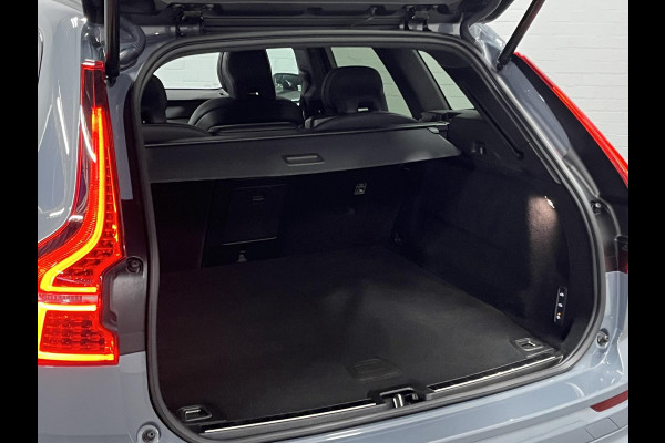 Volvo XC60 2.0 T8 Plug-in hybrid AWD Ultimate Dark *SOH 97%* Luchtvering | Trekhaak | Open dak | Bowers & Wilkins | Adapt. cruise | Stoel-/stuurverwarming | 360 camera | Head up