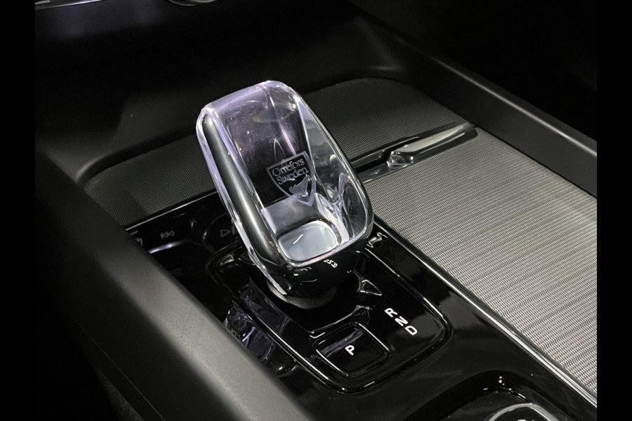 Volvo XC60 2.0 T8 Plug-in hybrid AWD Ultimate Dark *SOH 97%* Luchtvering | Trekhaak | Open dak | Bowers & Wilkins | Adapt. cruise | Stoel-/stuurverwarming | 360 camera | Head up