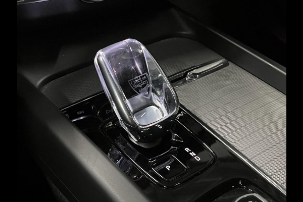 Volvo XC60 2.0 T8 Plug-in hybrid AWD Ultimate Dark *SOH 97%* Luchtvering | Trekhaak | Open dak | Bowers & Wilkins | Adapt. cruise | Stoel-/stuurverwarming | 360 camera | Head up