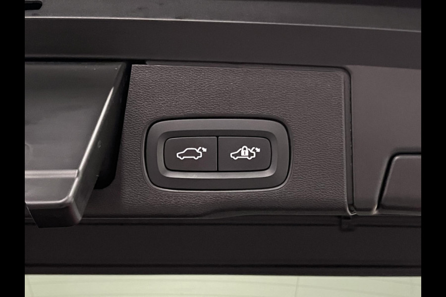 Volvo XC60 2.0 T8 Plug-in hybrid AWD Ultimate Dark *SOH 97%* Luchtvering | Trekhaak | Open dak | Bowers & Wilkins | Adapt. cruise | Stoel-/stuurverwarming | 360 camera | Head up