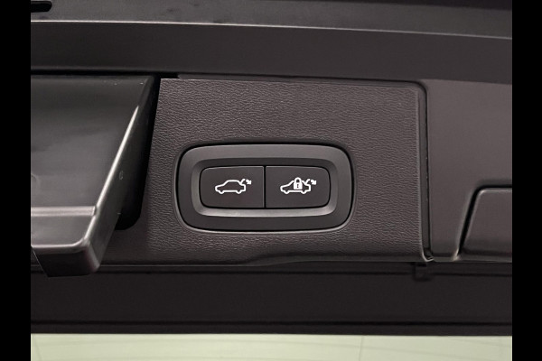 Volvo XC60 2.0 T8 Plug-in hybrid AWD Ultimate Dark *SOH 97%* Luchtvering | Trekhaak | Open dak | Bowers & Wilkins | Adapt. cruise | Stoel-/stuurverwarming | 360 camera | Head up