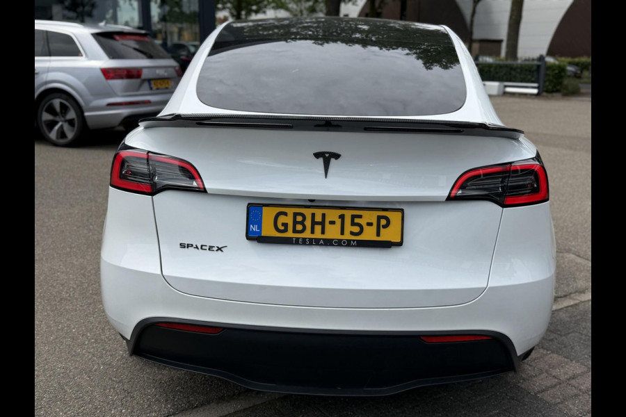 Tesla Model Y RWD 58 kWh UNIEK!| |VAN €35.900:,- VOOR: 32.877,- UW WKVOORDEEL: 3.023,- | STOEL + STUURWIELVERWARMING l CARBON PAKKET | TESLA FABRIEKSGARANTIE  9-2027 OF TOT 80.000 KM |