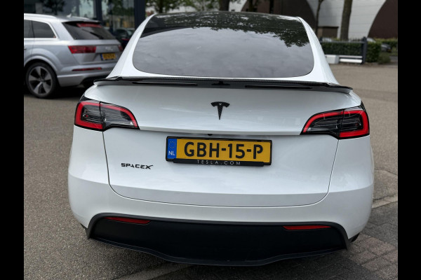 Tesla Model Y RWD 58 kWh UNIEK!| |VAN €35.900:,- VOOR: 32.877,- UW WKVOORDEEL: 3.023,- | STOEL + STUURWIELVERWARMING l CARBON PAKKET | TESLA FABRIEKSGARANTIE  9-2027 OF TOT 80.000 KM |