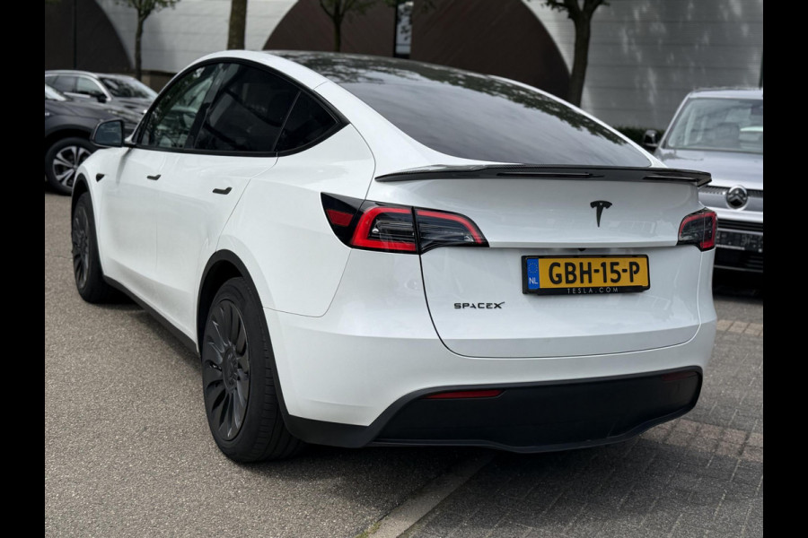Tesla Model Y RWD 58 kWh UNIEK!| |VAN €35.900:,- VOOR: 32.877,- UW WKVOORDEEL: 3.023,- | STOEL + STUURWIELVERWARMING l CARBON PAKKET | TESLA FABRIEKSGARANTIE  9-2027 OF TOT 80.000 KM |