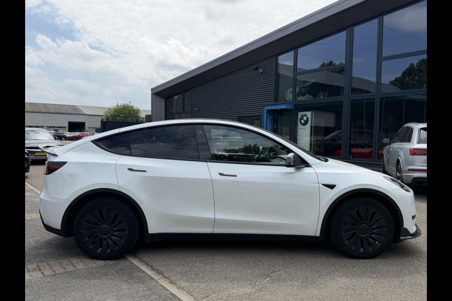 Tesla Model Y RWD 58 kWh UNIEK!| |VAN €35.900:,- VOOR: 32.877,- UW WKVOORDEEL: 3.023,- | STOEL + STUURWIELVERWARMING l CARBON PAKKET | TESLA FABRIEKSGARANTIE  9-2027 OF TOT 80.000 KM |