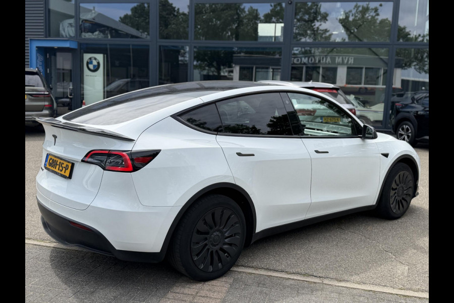 Tesla Model Y RWD 58 kWh UNIEK!| |VAN €35.900:,- VOOR: 32.877,- UW WKVOORDEEL: 3.023,- | STOEL + STUURWIELVERWARMING l CARBON PAKKET | TESLA FABRIEKSGARANTIE  9-2027 OF TOT 80.000 KM |