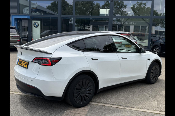 Tesla Model Y RWD 58 kWh UNIEK!| |VAN €35.900:,- VOOR: 32.877,- UW WKVOORDEEL: 3.023,- | STOEL + STUURWIELVERWARMING l CARBON PAKKET | TESLA FABRIEKSGARANTIE  9-2027 OF TOT 80.000 KM |
