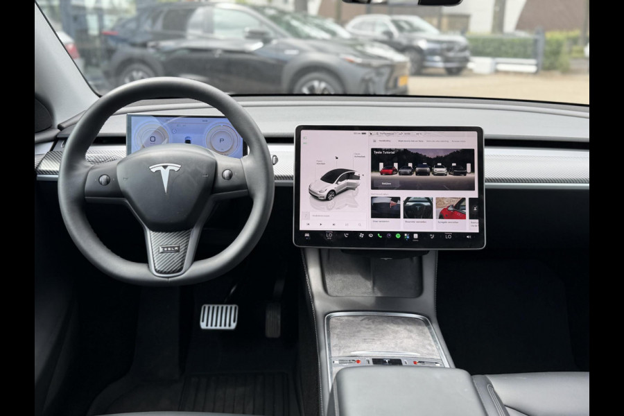 Tesla Model Y RWD 58 kWh UNIEK!| |VAN €35.900:,- VOOR: 32.877,- UW WKVOORDEEL: 3.023,- | STOEL + STUURWIELVERWARMING l CARBON PAKKET | TESLA FABRIEKSGARANTIE  9-2027 OF TOT 80.000 KM |