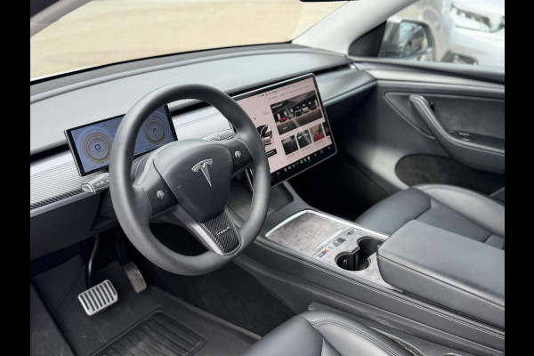 Tesla Model Y RWD 58 kWh UNIEK!| |VAN €35.900:,- VOOR: 32.877,- UW WKVOORDEEL: 3.023,- | STOEL + STUURWIELVERWARMING l CARBON PAKKET | TESLA FABRIEKSGARANTIE  9-2027 OF TOT 80.000 KM |